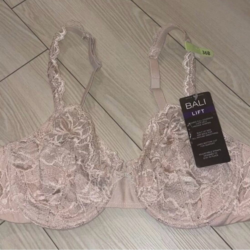 NWT Bali lace lift full coverage
Figure Underwire Bra Womens